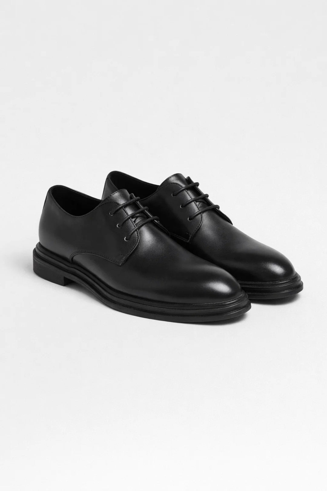 Men's Elegant Lace-Up Derby Shoes for Formal and Casual Wear
