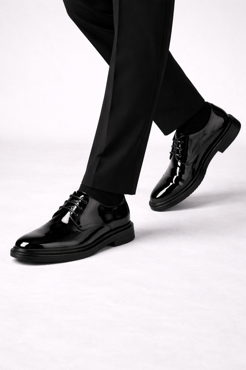 Men's Elegant Lace-Up Derby Shoes for Formal and Casual Wear