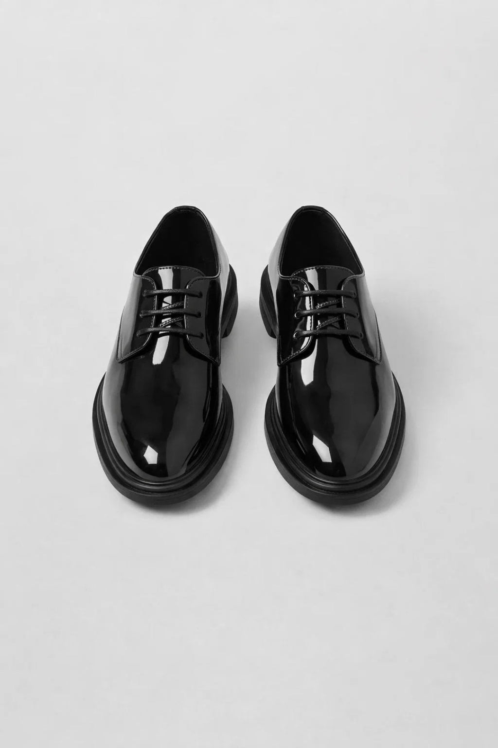 Men's Elegant Lace-Up Derby Shoes for Formal and Casual Wear