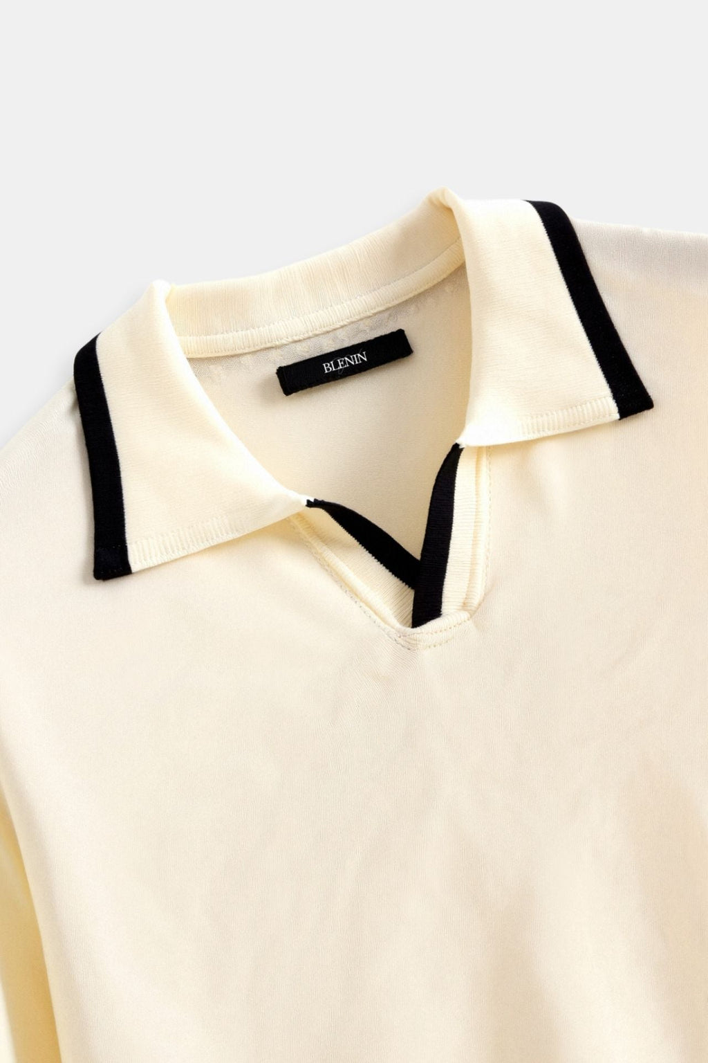 Men's Elegant Polo Shirt with Contrast Details