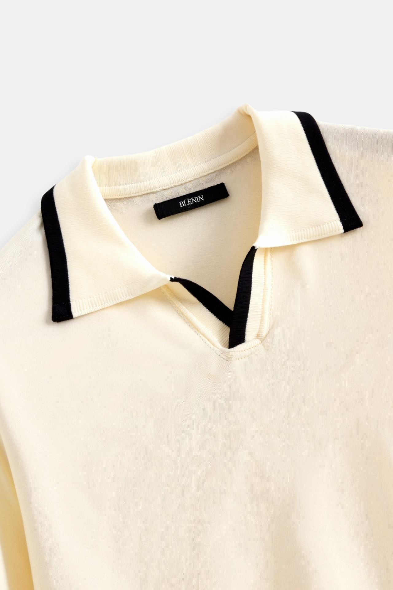 Men's Elegant Polo Shirt with Contrast Details