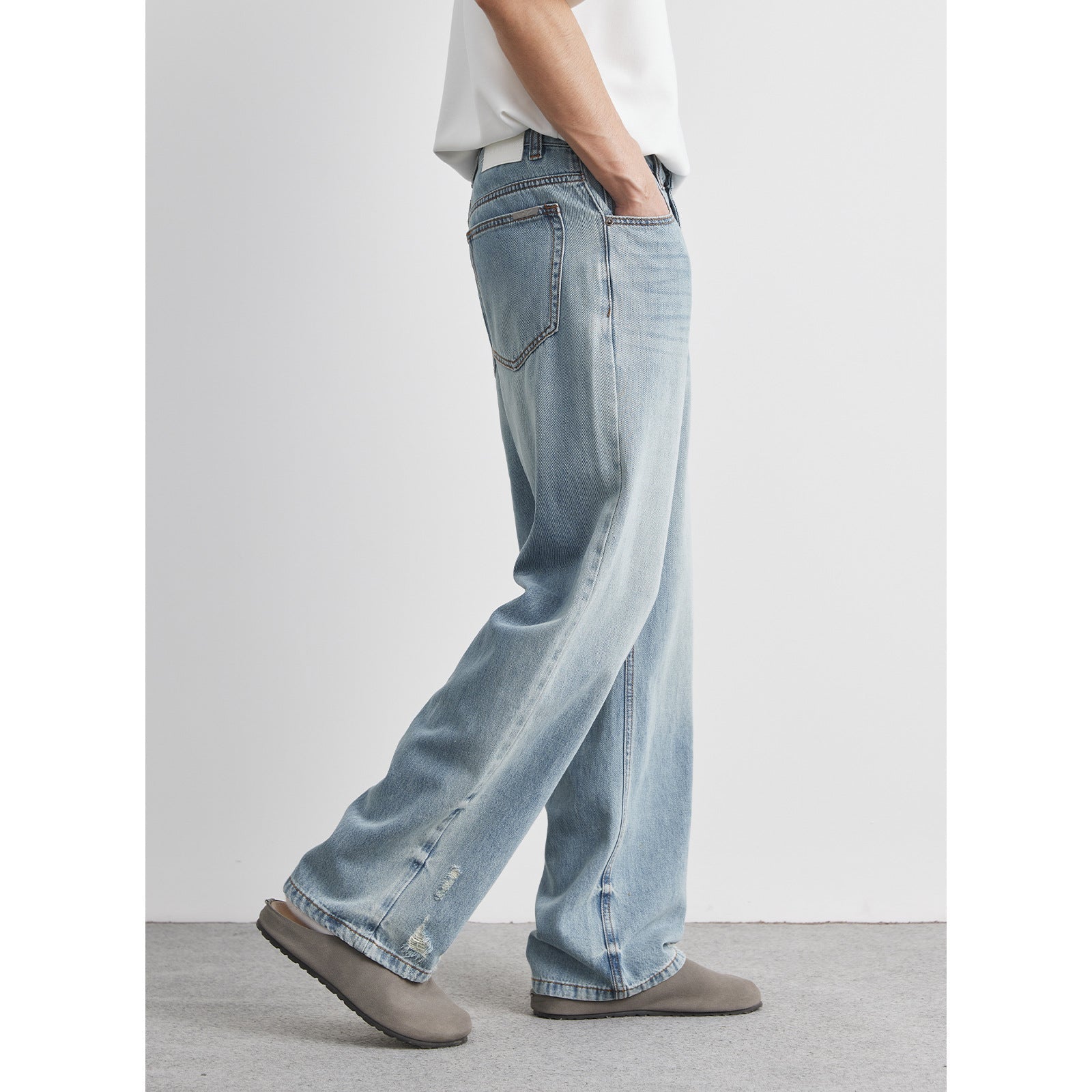 Men's Relaxed Fit Straight Leg Jeans