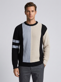 Men's Round Neck Pullover Sweater with Contrast Color Design