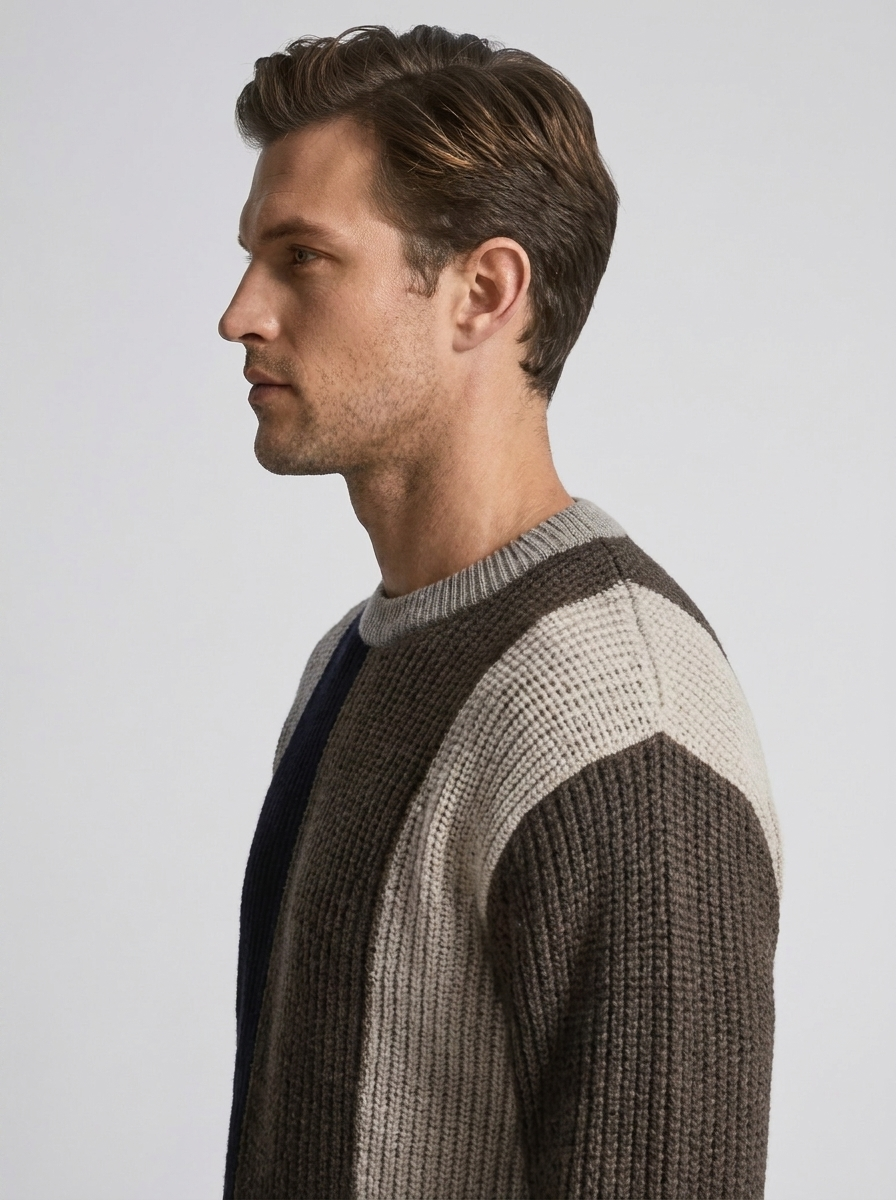 Men's Round Neck Pullover Sweater with Contrast Color Design