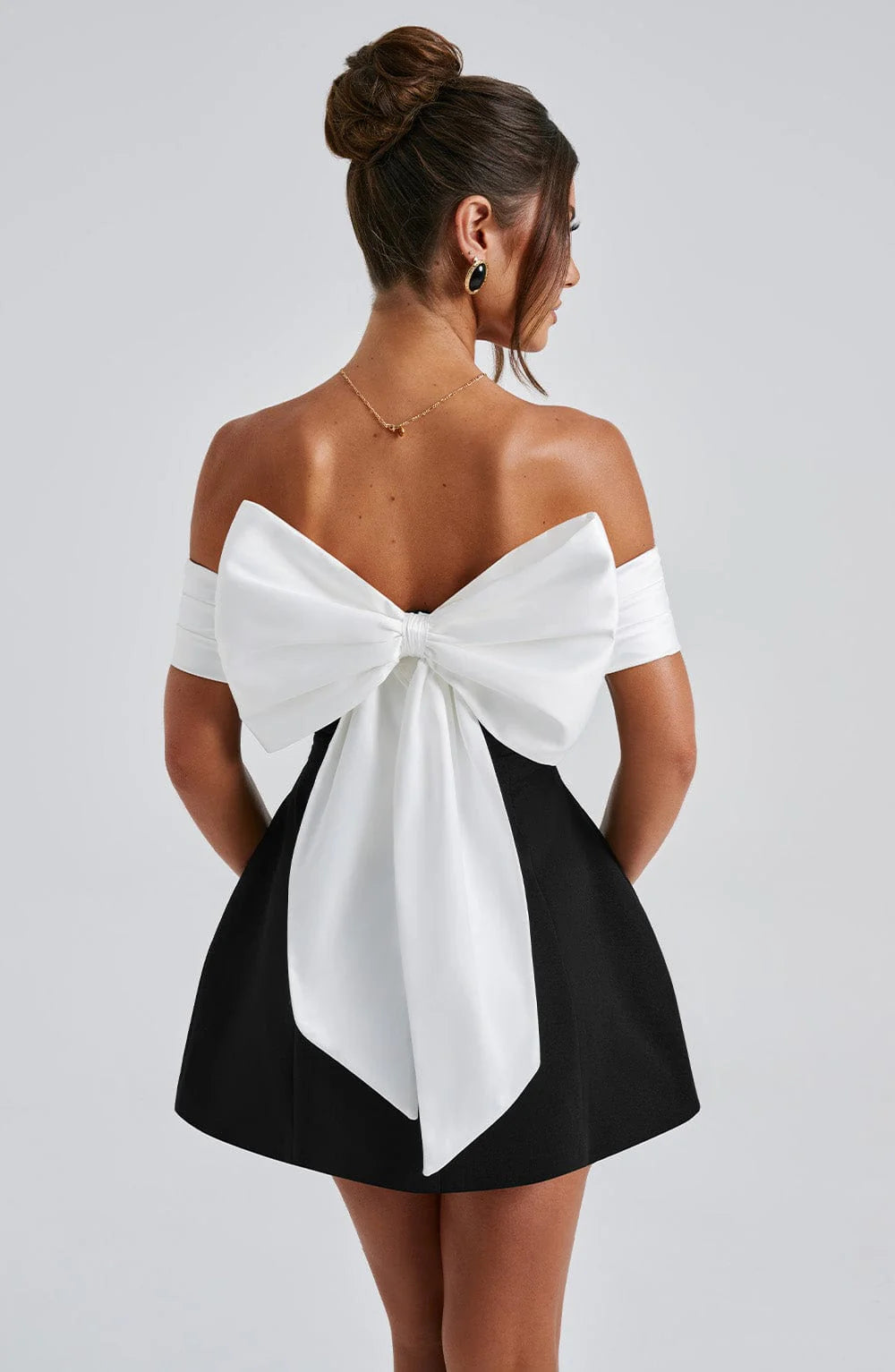 Abito corto da cocktail da donna con scollo Bardot e gonna a palloncino