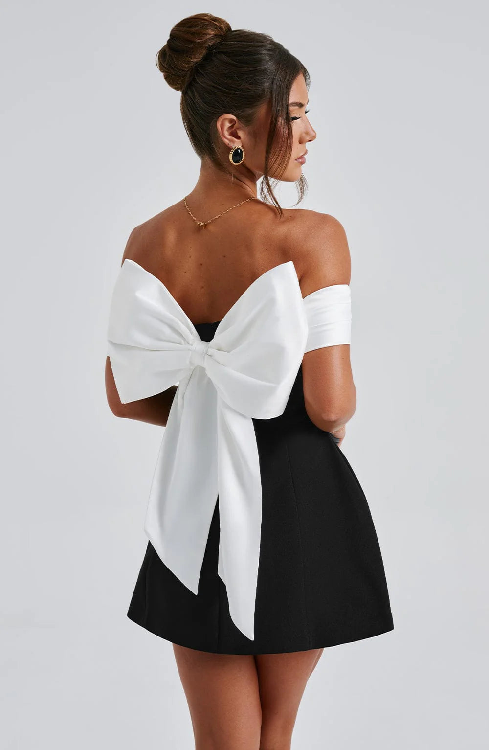 Abito corto da cocktail da donna con scollo Bardot e gonna a palloncino