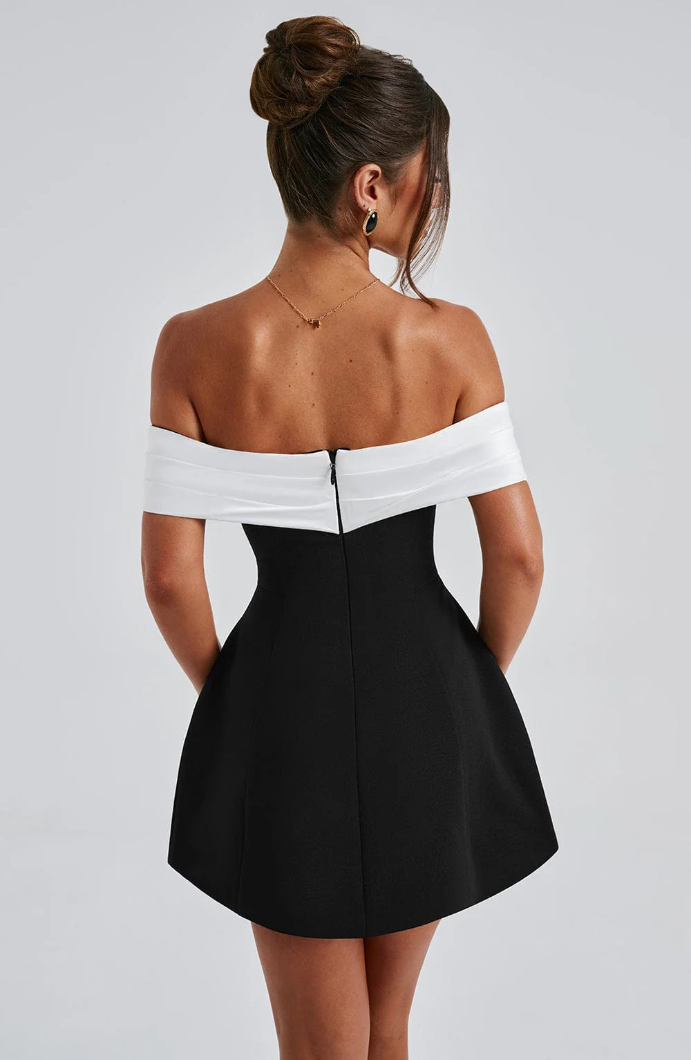 Abito corto da cocktail da donna con scollo Bardot e gonna a palloncino