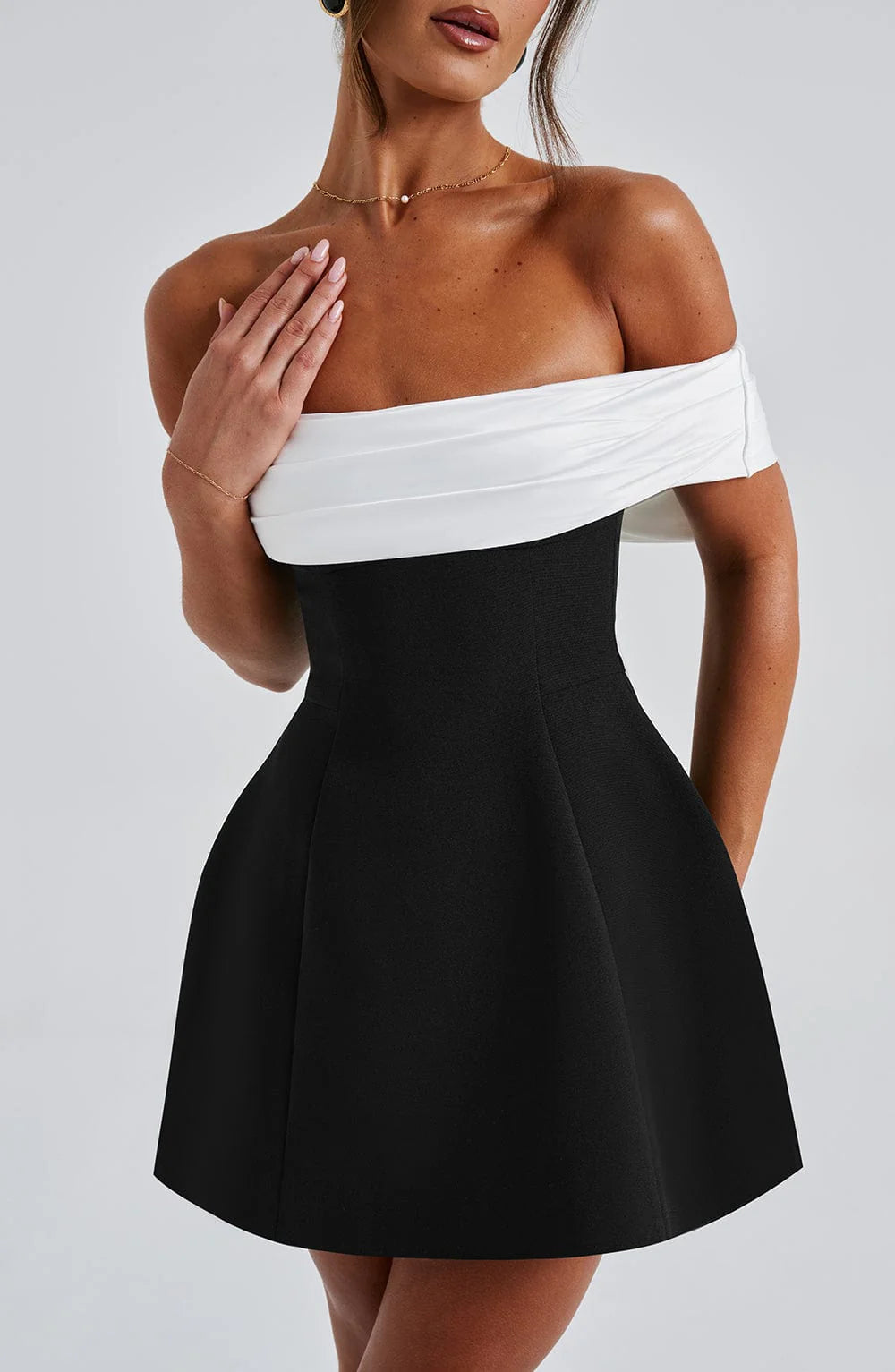 Abito corto da cocktail da donna con scollo Bardot e gonna a palloncino