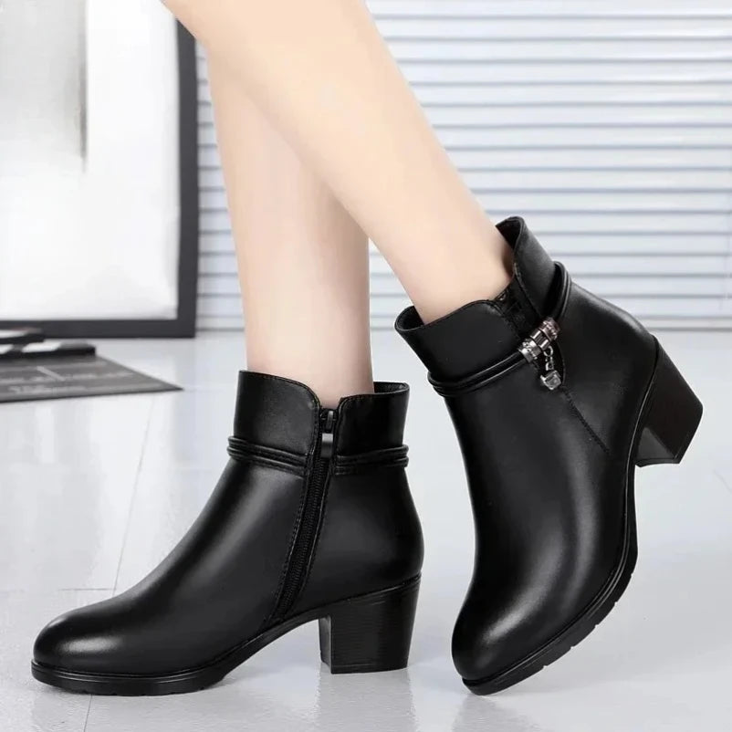 Women's Lined Black Ankle Boots for Versatile Everyday Style