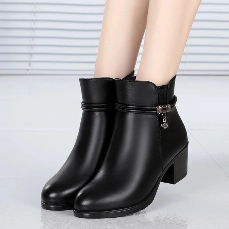 Women's Lined Black Ankle Boots for Versatile Everyday Style