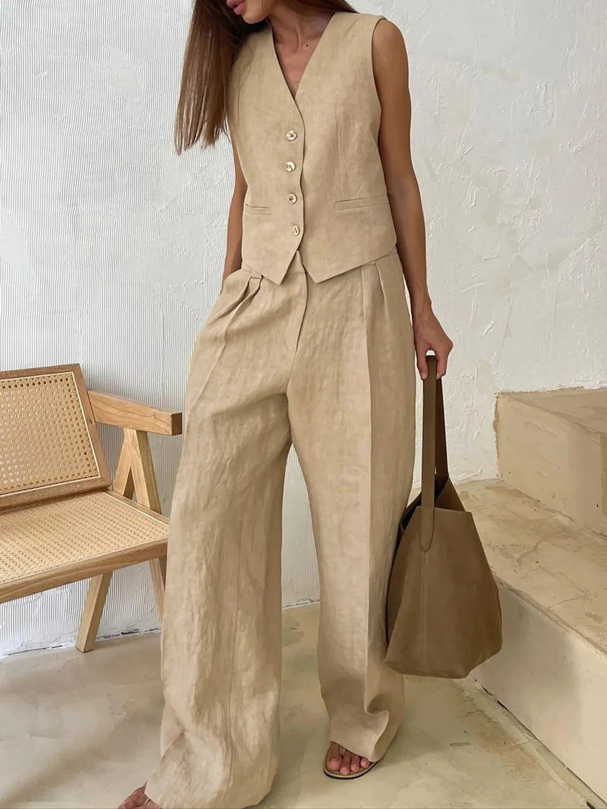 Completo da donna in lino composto da due pezzi con gilet strutturato
