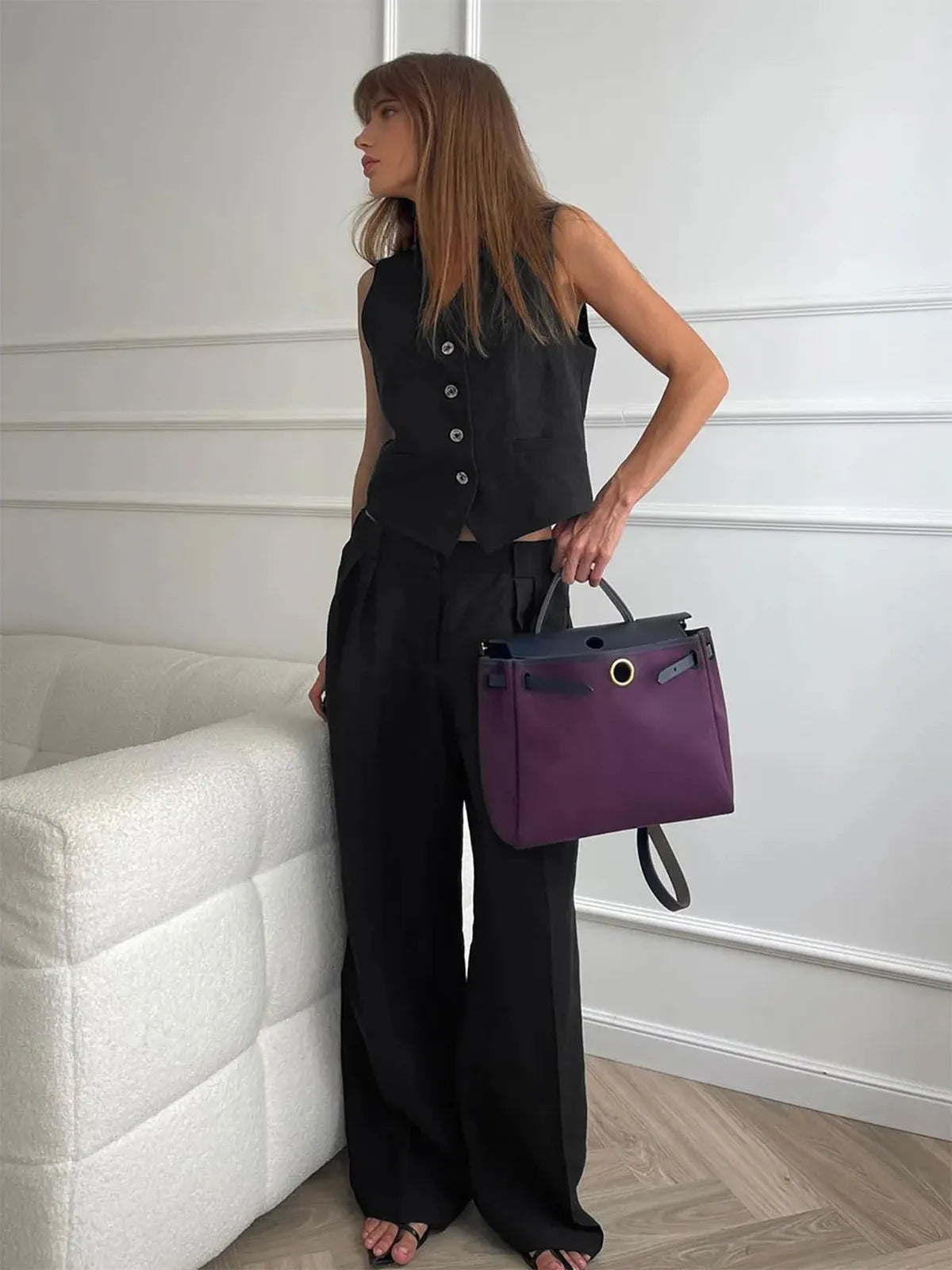 Completo da donna in lino composto da due pezzi con gilet strutturato