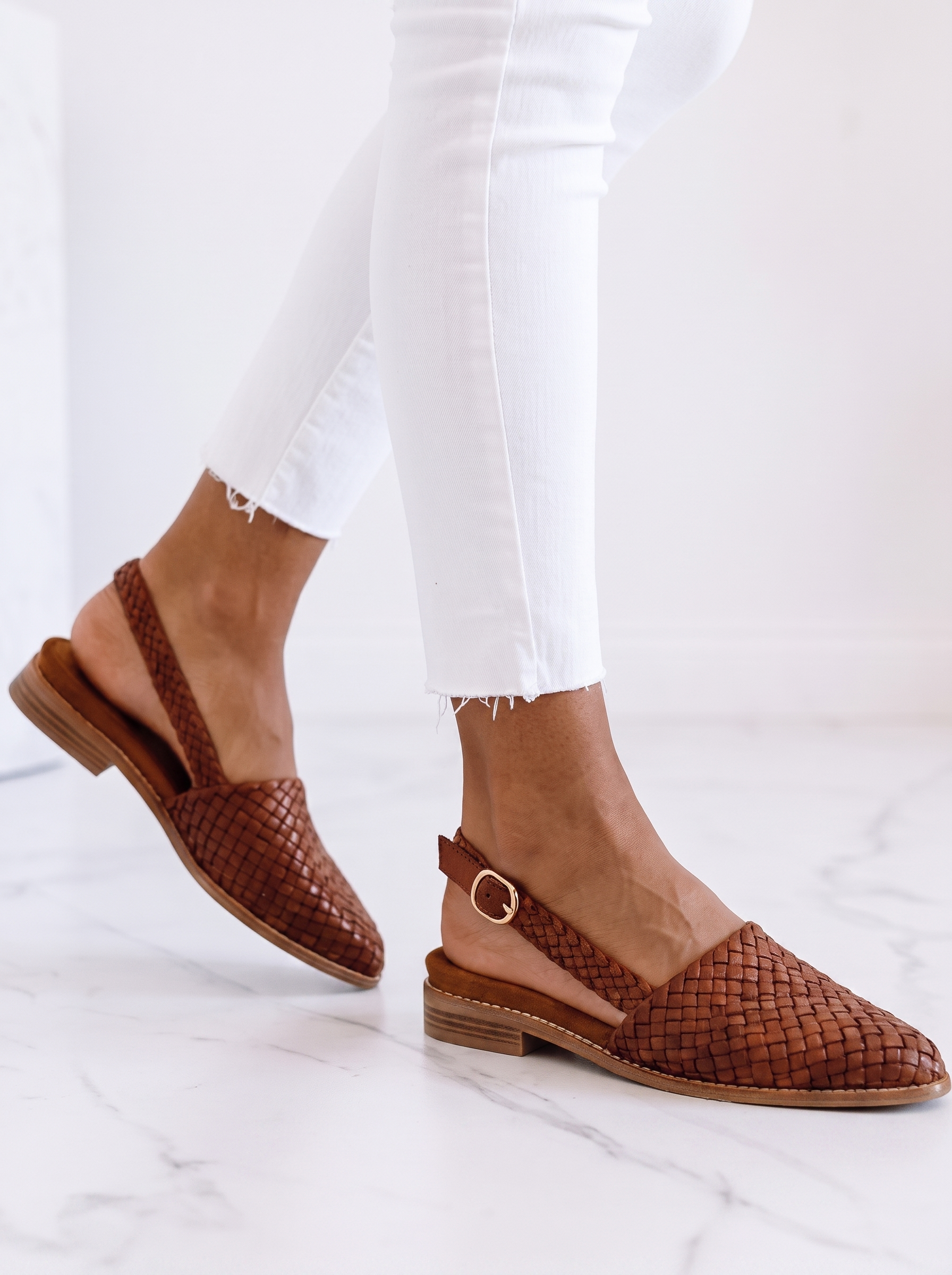 Women's Pointed Toe Flat Buckle Sandals for Casual Wear