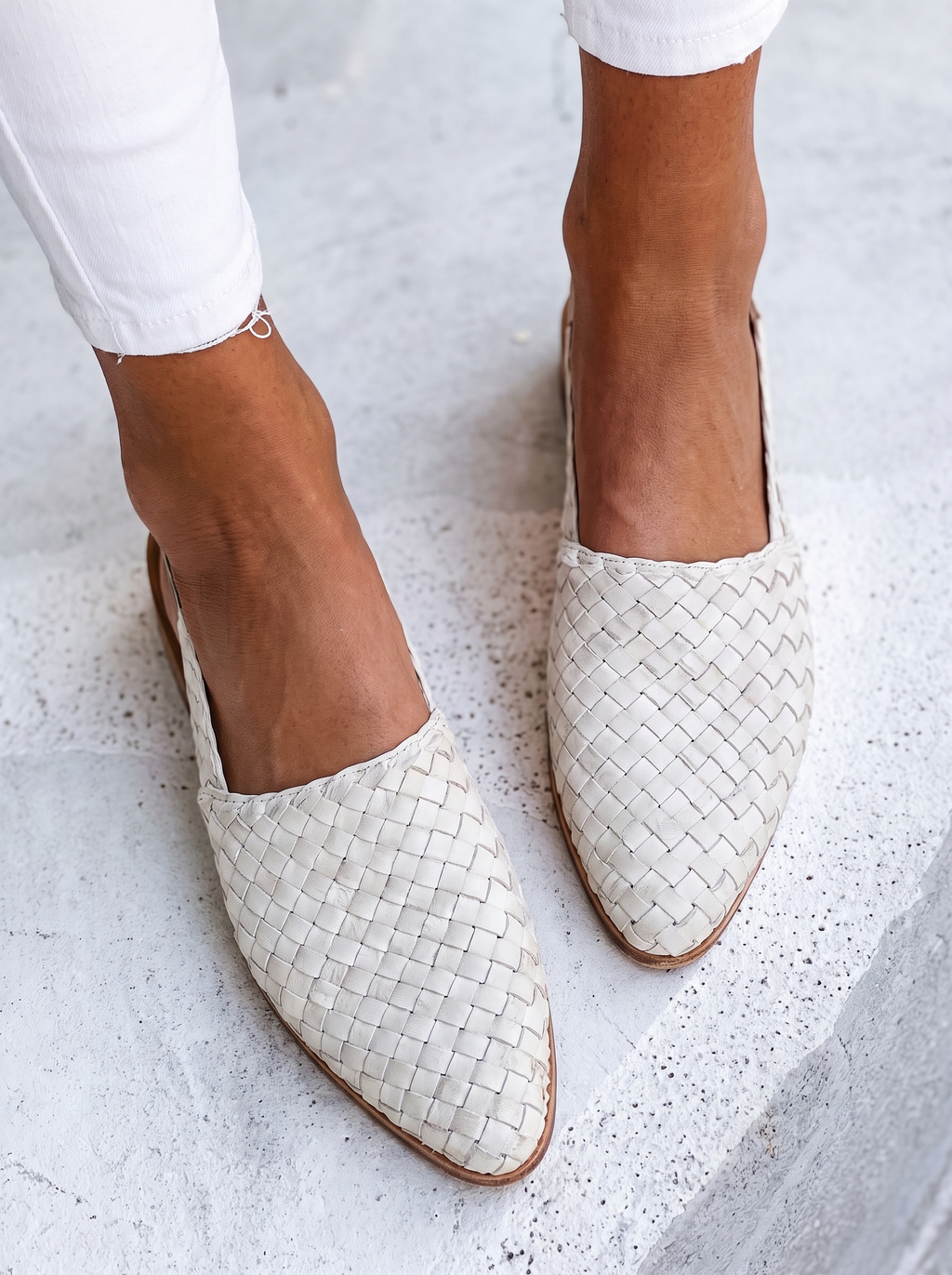 Women's Pointed Toe Flat Buckle Sandals for Casual Wear