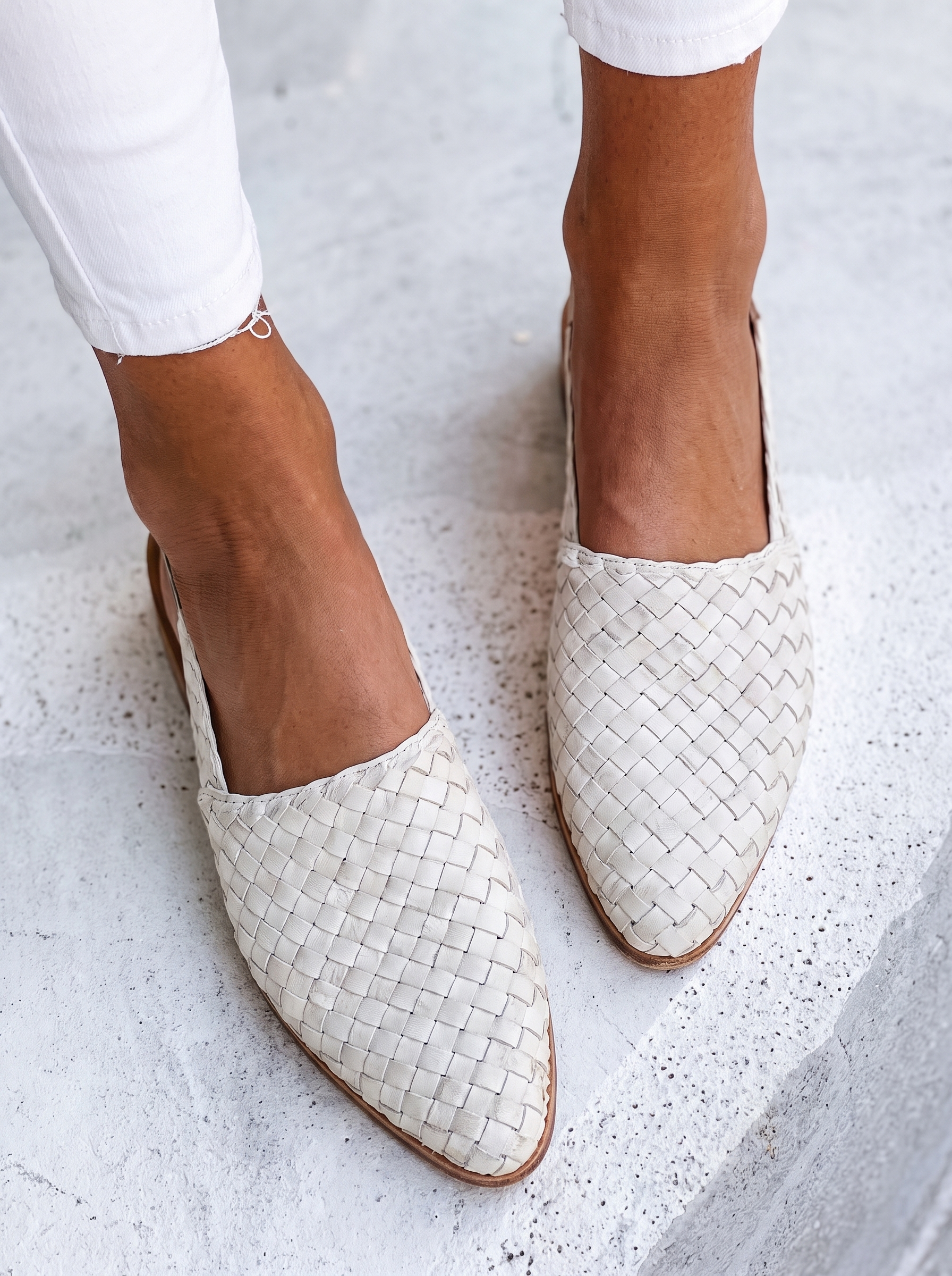 Women's Pointed Toe Flat Buckle Sandals for Casual Wear