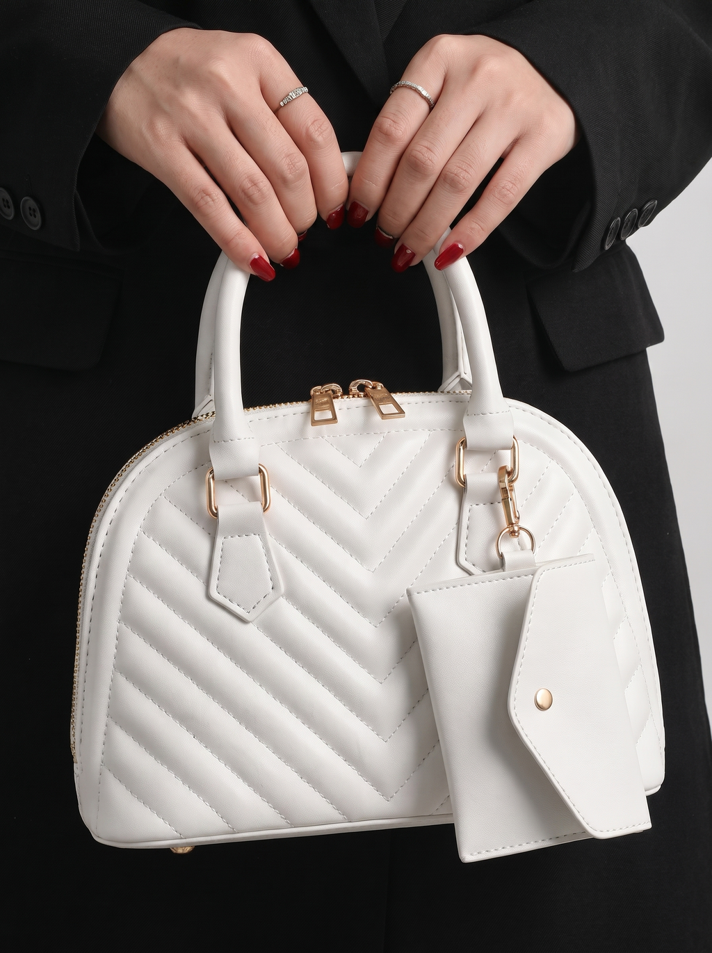 Women's Shoulder Bag - Stylish Messenger Bag for Everyday Use