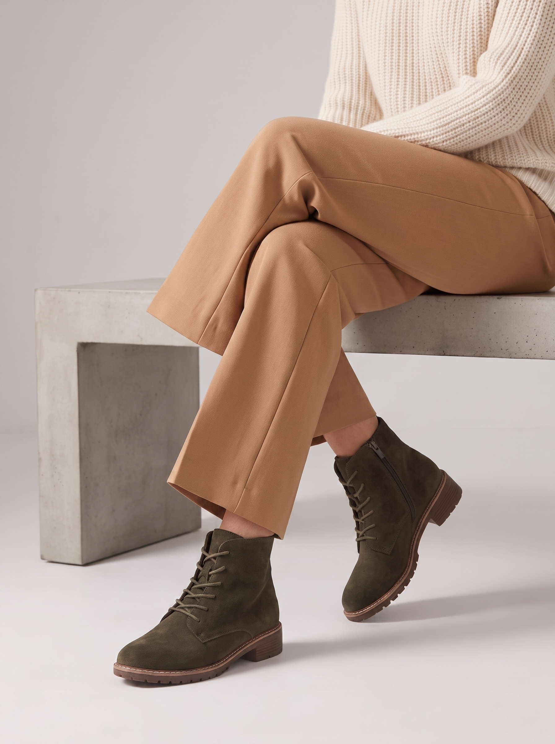 Women's Suede Round Toe Martin Boots